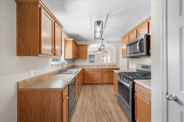 211 Tolcarne DR, Hutto, TX 78634