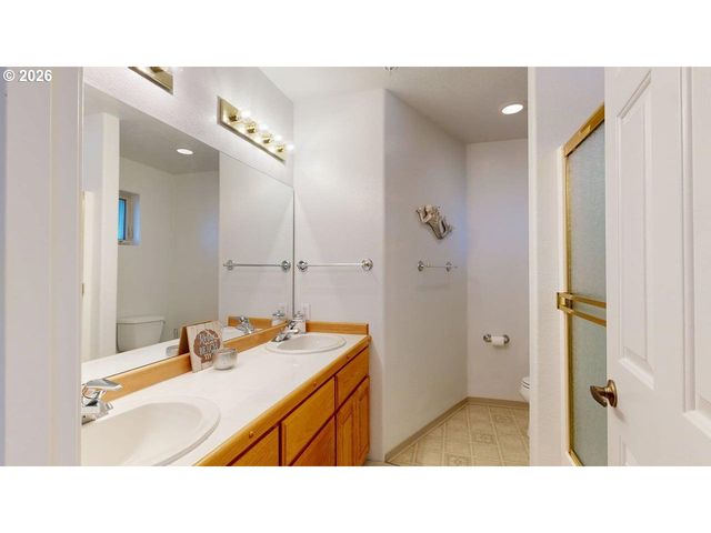 1307 MOORE St 803, Brookings, OR 97415