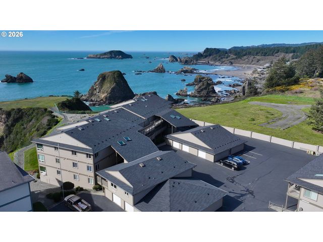 1307 MOORE St 803, Brookings, OR 97415