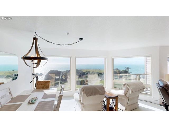 1307 MOORE St 803, Brookings, OR 97415