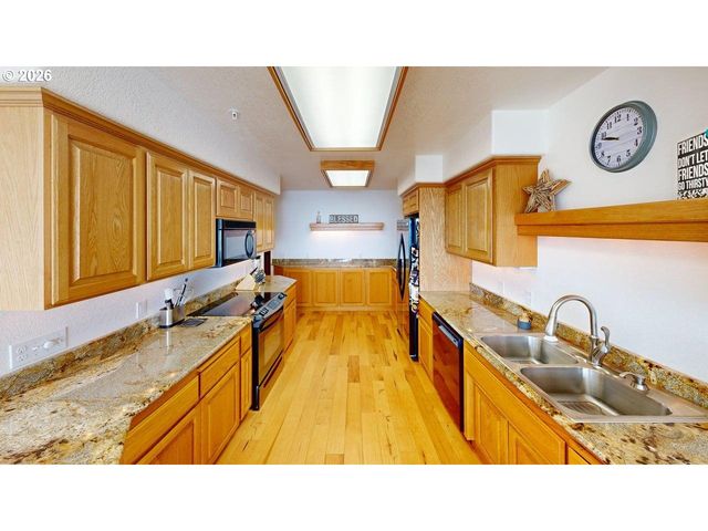 1307 MOORE St 803, Brookings, OR 97415