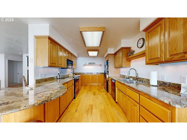 1307 MOORE St 803, Brookings, OR 97415