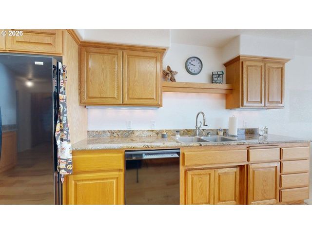 1307 MOORE St 803, Brookings, OR 97415