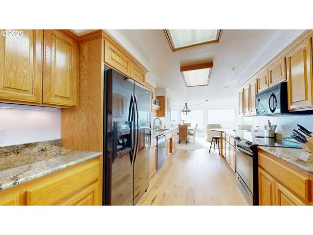1307 MOORE St 803, Brookings, OR 97415