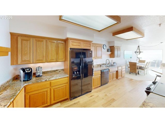 1307 MOORE St 803, Brookings, OR 97415