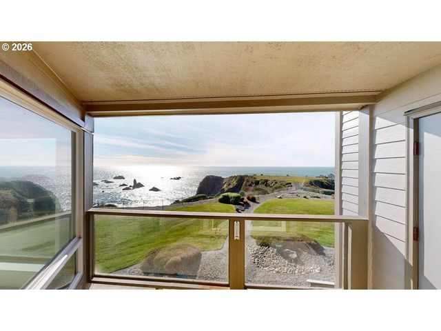 1307 MOORE St 803, Brookings, OR 97415