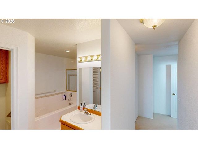 1307 MOORE St 803, Brookings, OR 97415