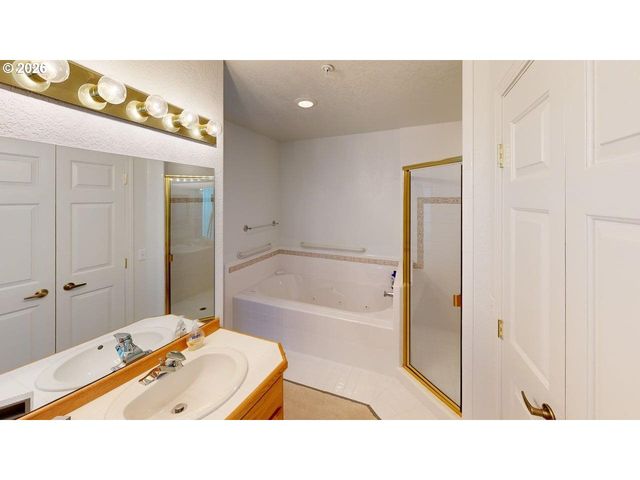 1307 MOORE St 803, Brookings, OR 97415