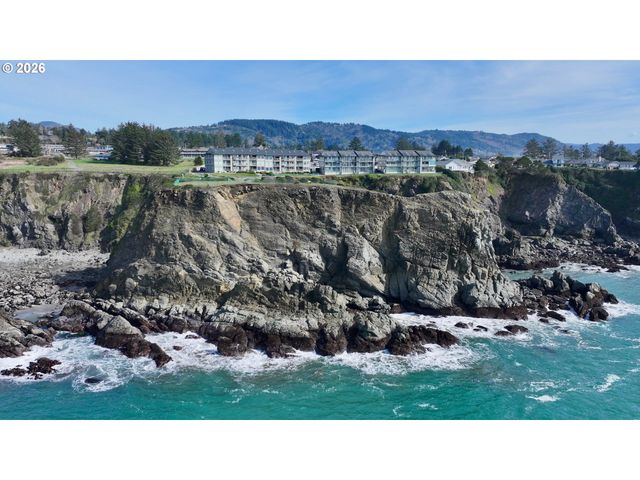 1307 MOORE St 803, Brookings, OR 97415