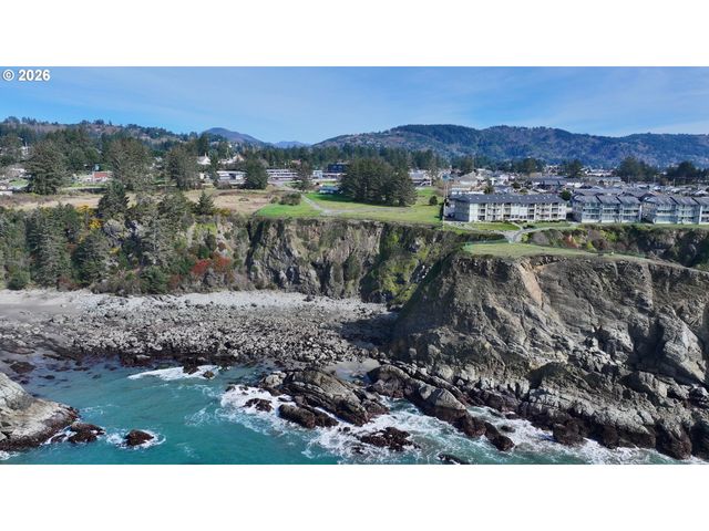 1307 MOORE St 803, Brookings, OR 97415