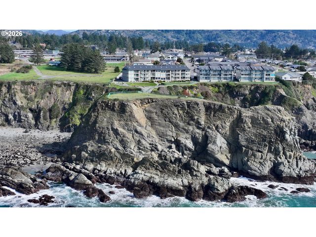 1307 MOORE St 803, Brookings, OR 97415