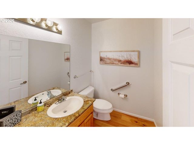 1307 MOORE St 803, Brookings, OR 97415