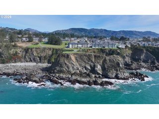 1307 MOORE St 803, Brookings, OR 97415