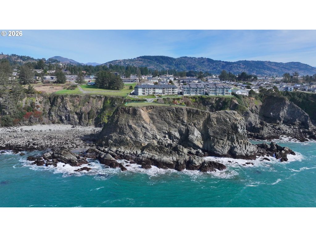 1307 MOORE St 803, Brookings, OR 97415