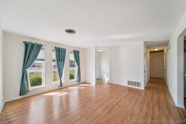 207 N Elgin Avenue, Sperry, OK 74073