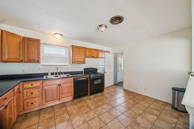 207 N Elgin Avenue, Sperry, OK 74073