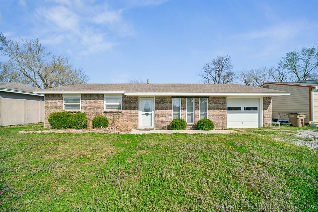 207 N Elgin Avenue, Sperry, OK 74073