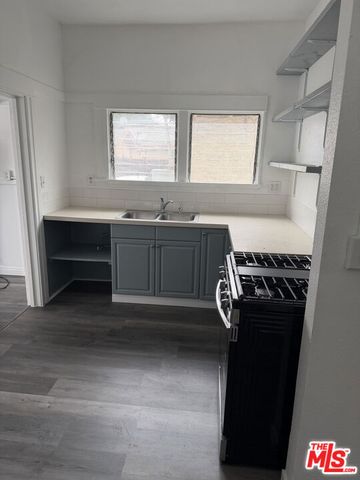 3925 S Normandie Avenue, Los Angeles, CA 90037