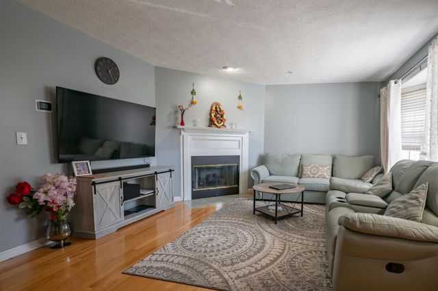 17 Georgetown Drive, Nashua, NH 03062