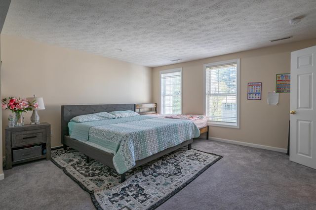 17 Georgetown Drive, Nashua, NH 03062