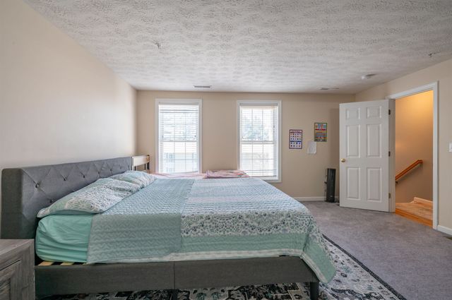 17 Georgetown Drive, Nashua, NH 03062
