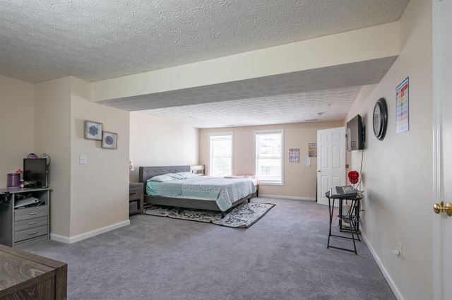 17 Georgetown Drive, Nashua, NH 03062