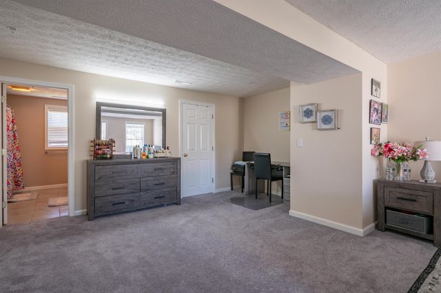 17 Georgetown Drive, Nashua, NH 03062