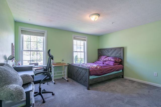 17 Georgetown Drive, Nashua, NH 03062