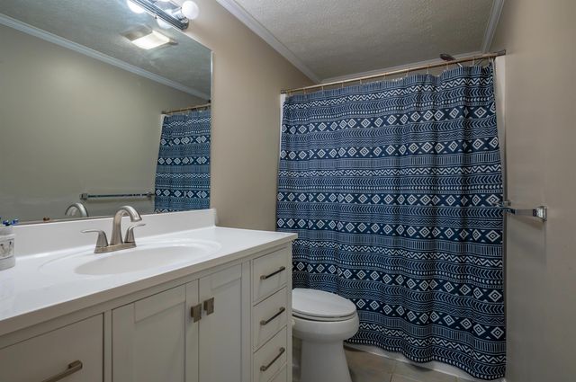 17 Georgetown Drive, Nashua, NH 03062