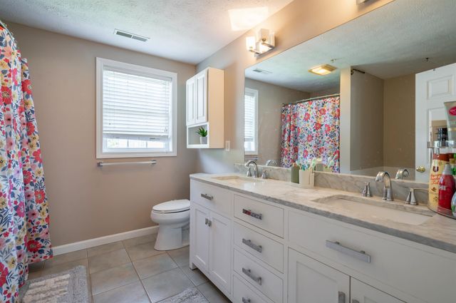 17 Georgetown Drive, Nashua, NH 03062