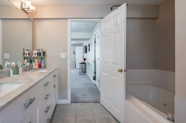 17 Georgetown Drive, Nashua, NH 03062