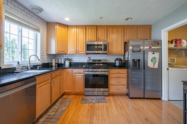 17 Georgetown Drive, Nashua, NH 03062