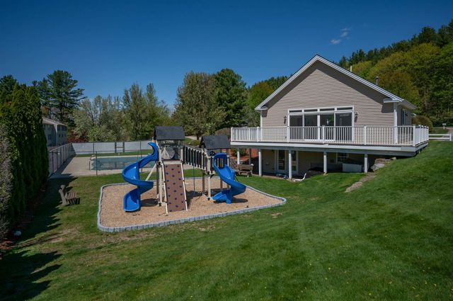 17 Georgetown Drive, Nashua, NH 03062