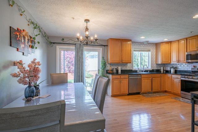 17 Georgetown Drive, Nashua, NH 03062