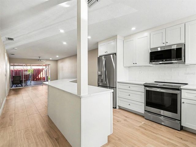 2779 WOODGATE LANE 33, Sarasota, FL 34231