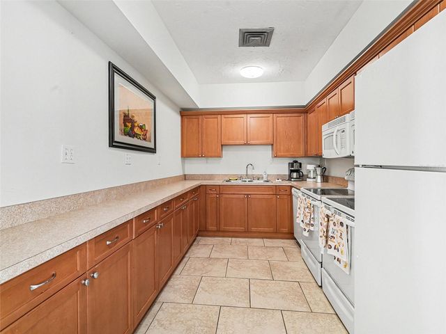 2779 WOODGATE LANE 33, Sarasota, FL 34231