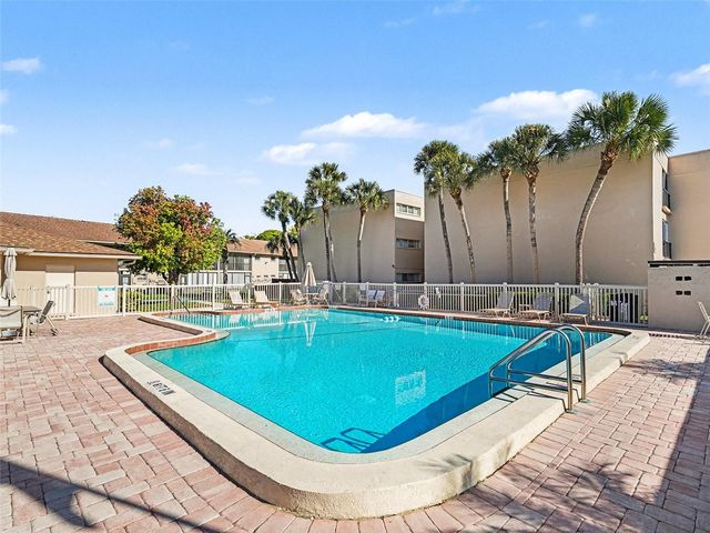 2779 WOODGATE LANE 33, Sarasota, FL 34231