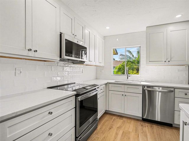 2779 WOODGATE LANE 33, Sarasota, FL 34231