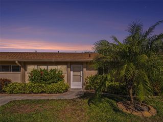 2779 WOODGATE LANE 33, Sarasota, FL 34231