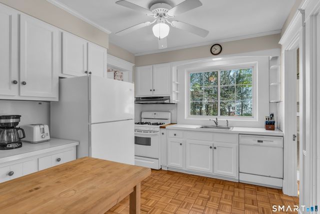 27 Ardmore Street, Hamden, CT 06517