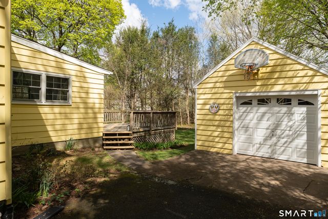 27 Ardmore Street, Hamden, CT 06517