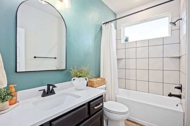 135 Lone Oak, Kerrville, TX 78028