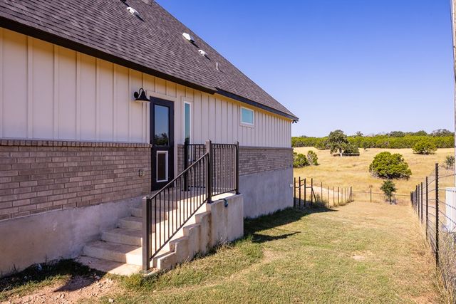 135 Lone Oak, Kerrville, TX 78028