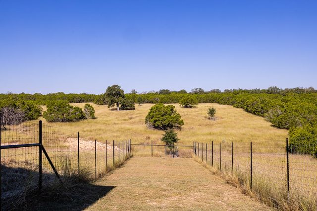 135 Lone Oak, Kerrville, TX 78028