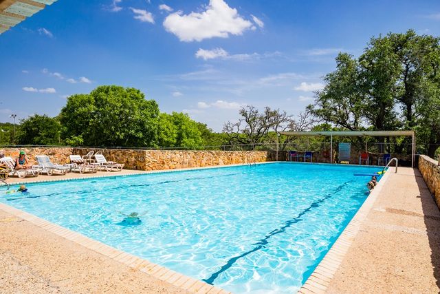 135 Lone Oak, Kerrville, TX 78028