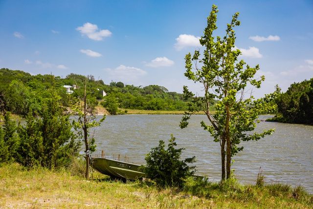 135 Lone Oak, Kerrville, TX 78028