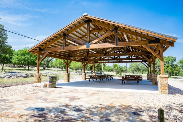 135 Lone Oak, Kerrville, TX 78028