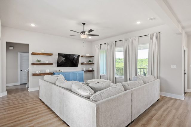 135 Lone Oak, Kerrville, TX 78028