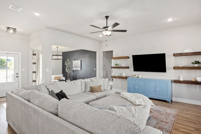 135 Lone Oak, Kerrville, TX 78028