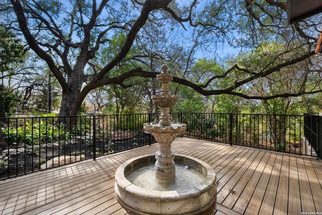 215 Canyon Dr, San Antonio, TX 78209